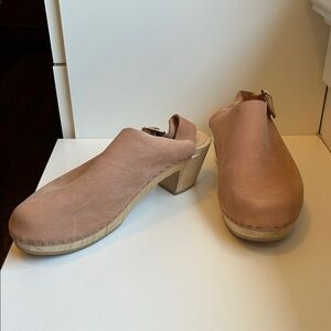 Bryr Blush Pink Leather Clogs
